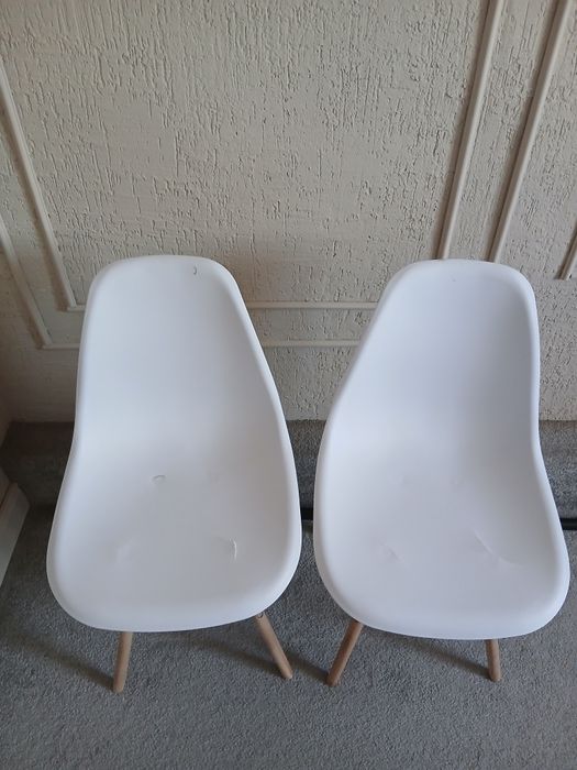 Два стула за 8 тыс в одни руки !