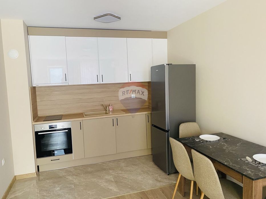 Дава се под наем Двустаен апартамент в Варна, Победа - 65 кв.м за 561 € - Снимка #1