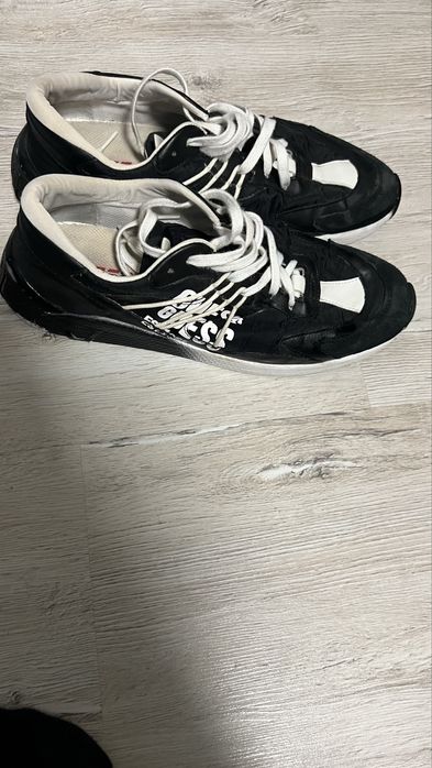 Обувки на Guess.