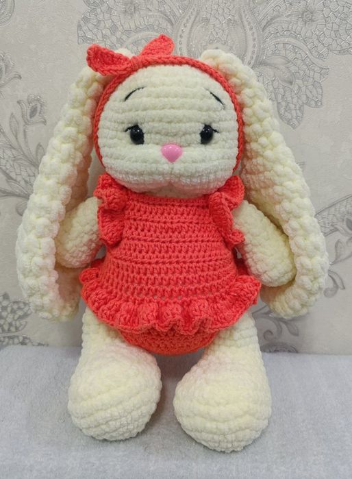 Продаётся связанная зайка