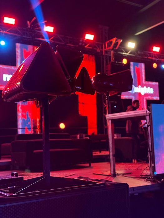 Închirieri sonorizare profesională, DJ, lumini, scenă, LED screen