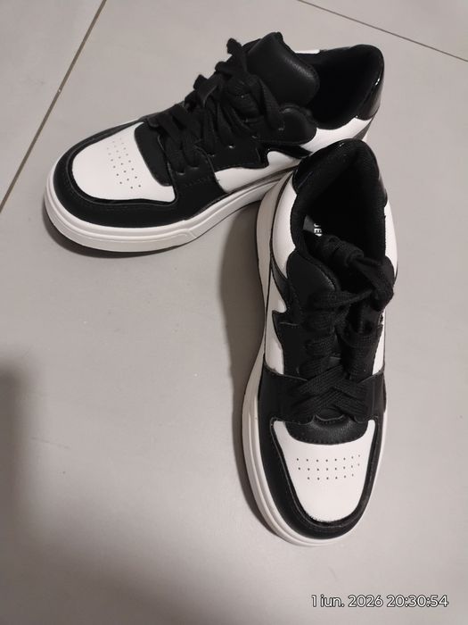 Sneakers noi mărimea 36