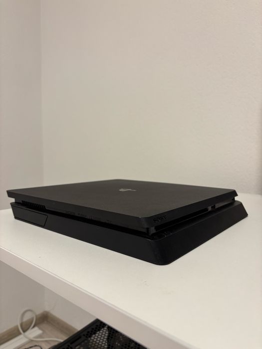Продавам playstation 4 slim
