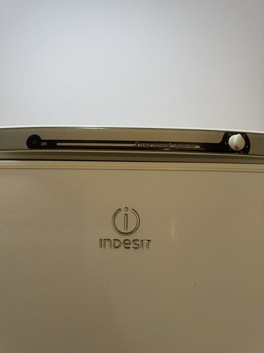 Indesit rabochi holadilnik