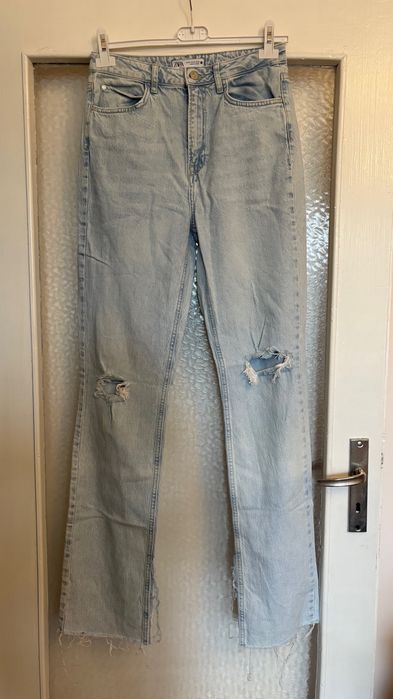 Дънки Zara светло синьо с цепки р-р 38