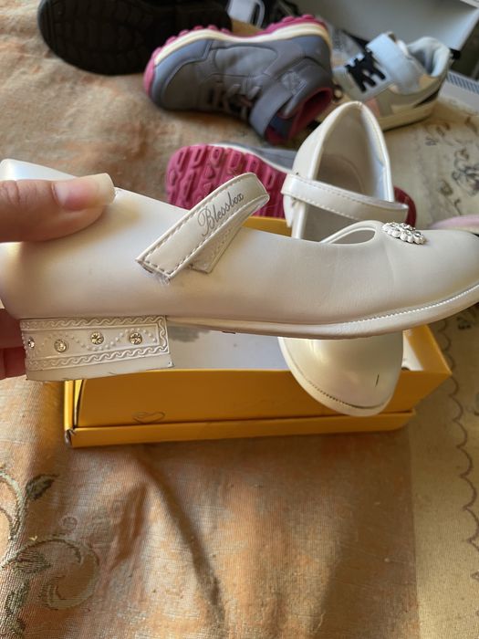 Продам обувь для девочки 32 размер