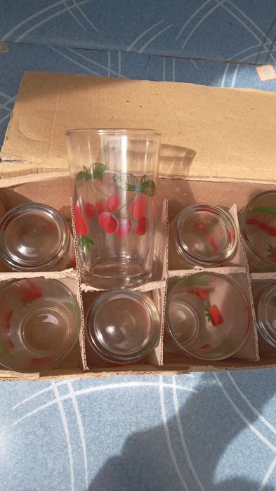 Про́да́м бокалы.