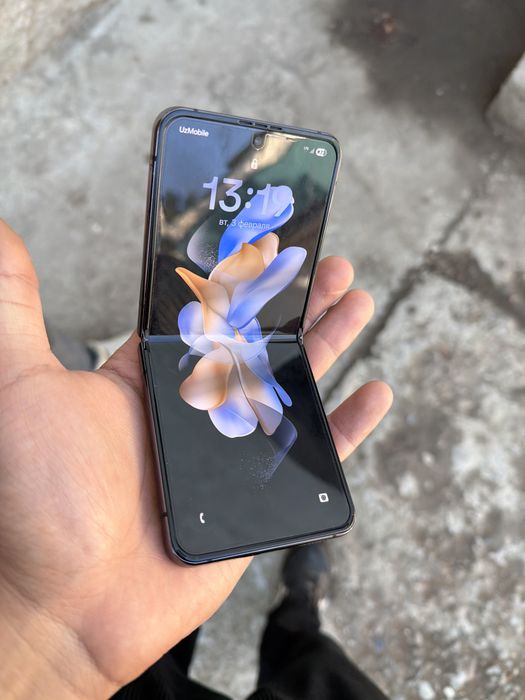 Galaxy Z flip4 srochno sotiladi