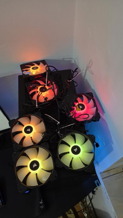 6 Ventilatoare Corsair SP120 RGB (include Hub RGB Corsair)
