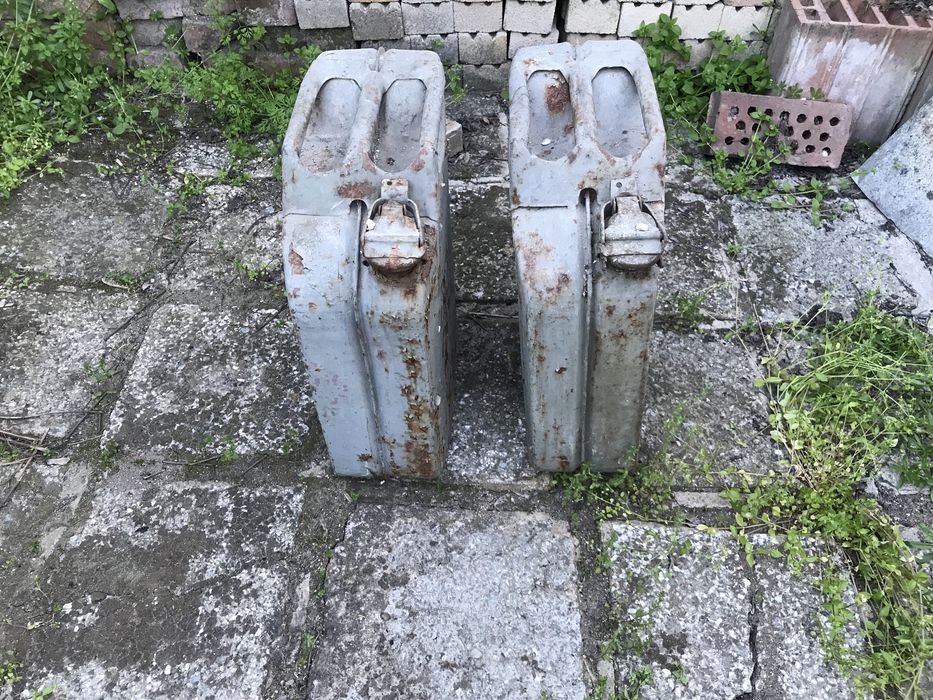 Метални туби за бензин