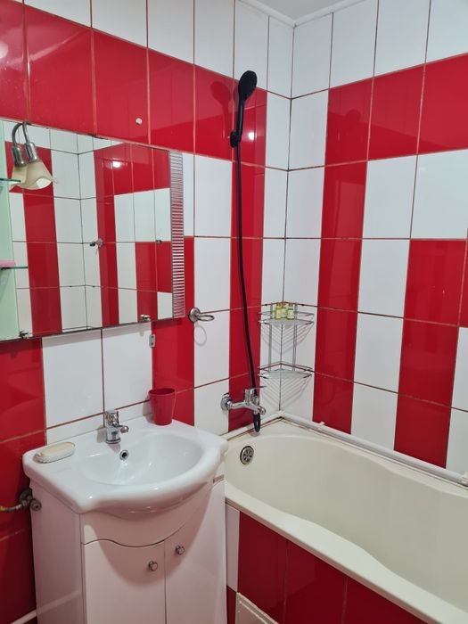 Închiriez apartament
