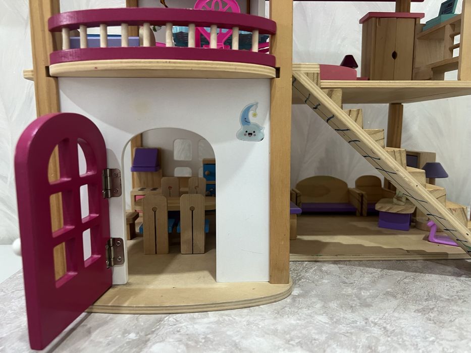 Продам кукольный домик