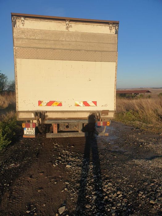 Продавам камион с падащ борд