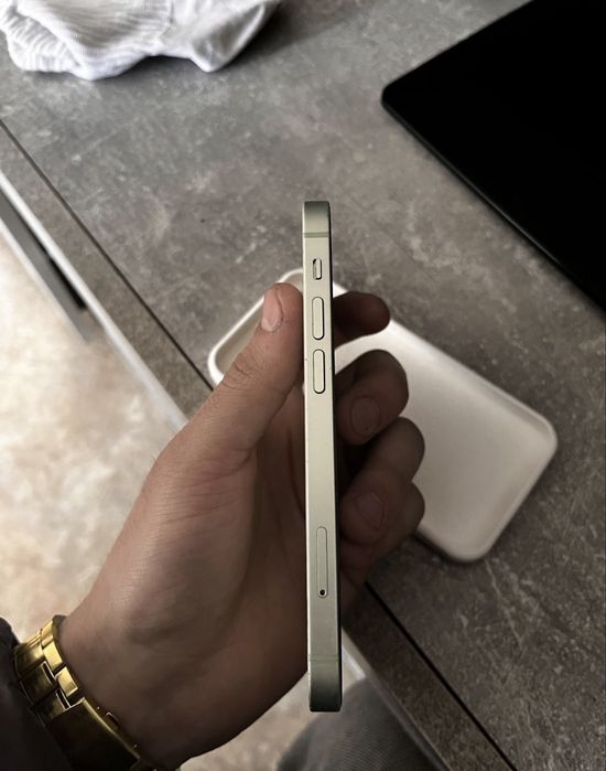 Продам Айфон 12 мини в отличном состояние