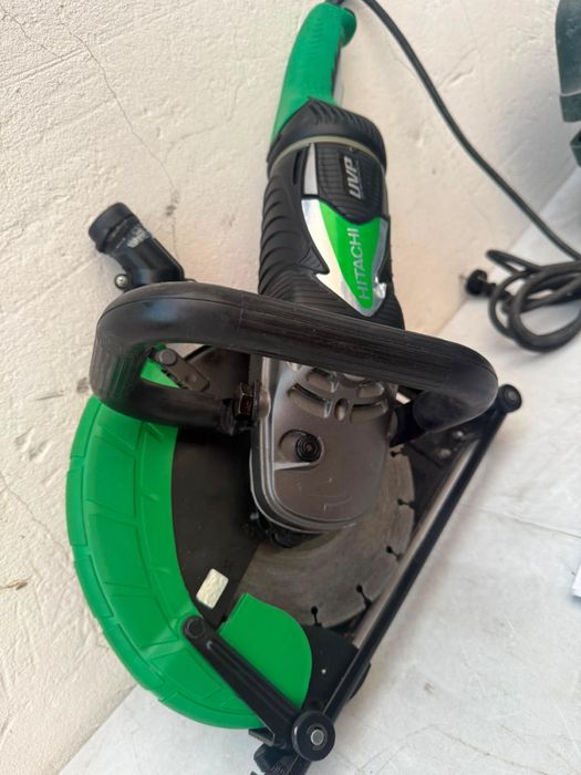 HiKOKI CM9SR  masina de taiat electric cu disc diamantat 230 V | 2000 W | 230 mm | Taiere max 60 mm | In valiza