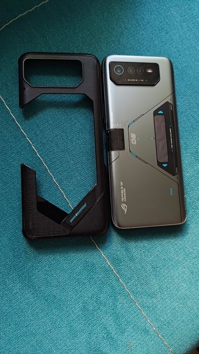 Продавам Asus Rog Phone 6D Ultimate 16Gb ram 512Gb storage