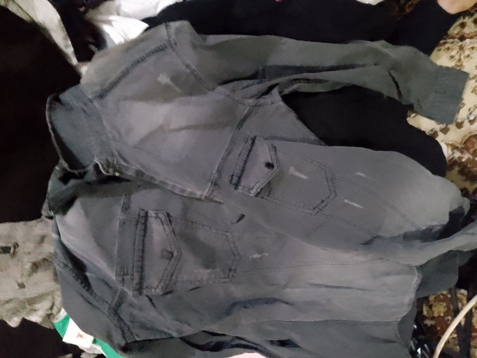 Дрехи на едро и дребно