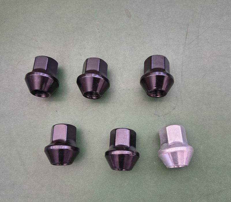 Piulite Negre  prezoane pline Ford Focus Fiesta Mondeo C-Max sau Volvo jante ALIAJ
Magazin Piese Auto