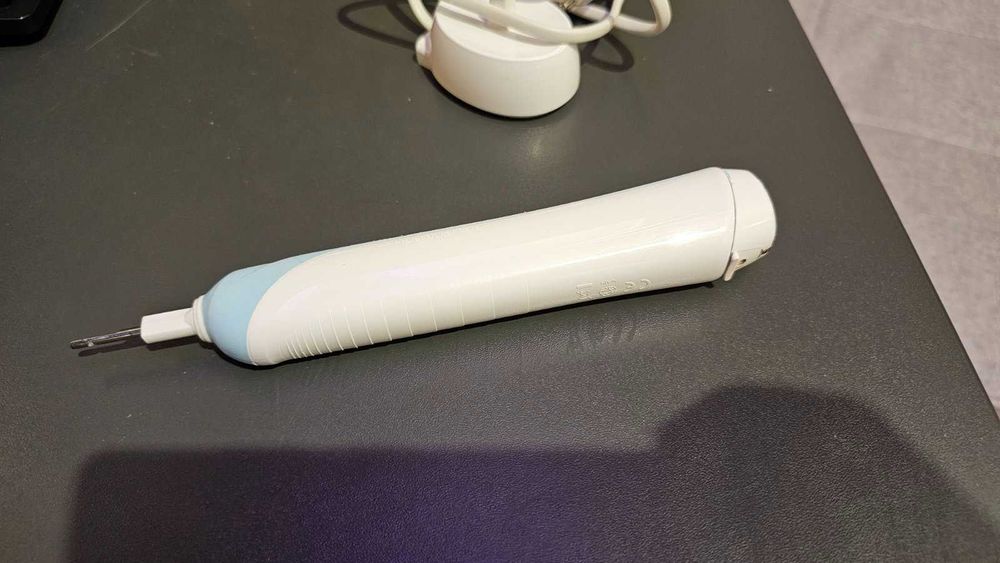 Електрическа четка орал б / oral B