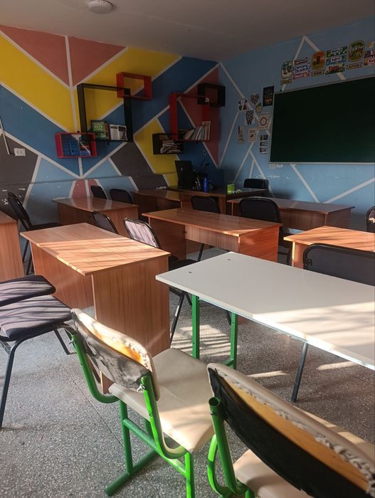 Oʻquv markazi uchun partalar stulchalari bilan sotiladi doskasi ham