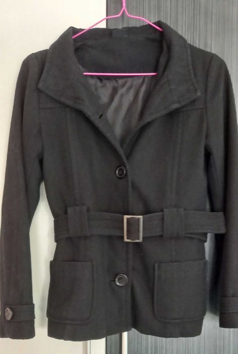 Продава палто закупено от Англия ,размер S и дамска малка чанта