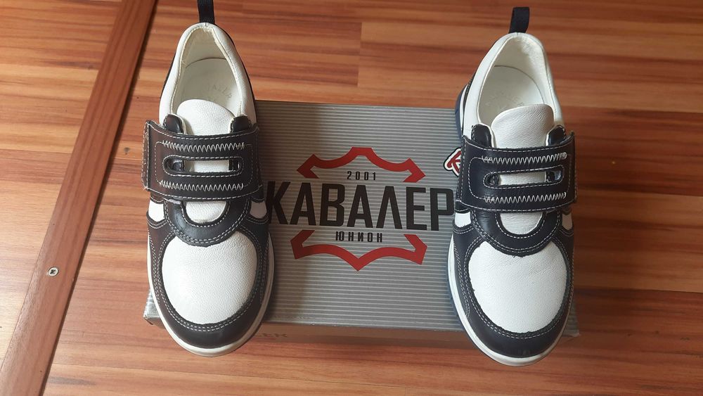 Детски кожени маратонки Кавалер, номер 34  – 40 лв.