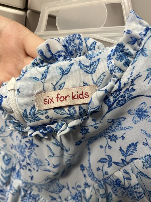 Rochie inflorata, cu maneca lunga