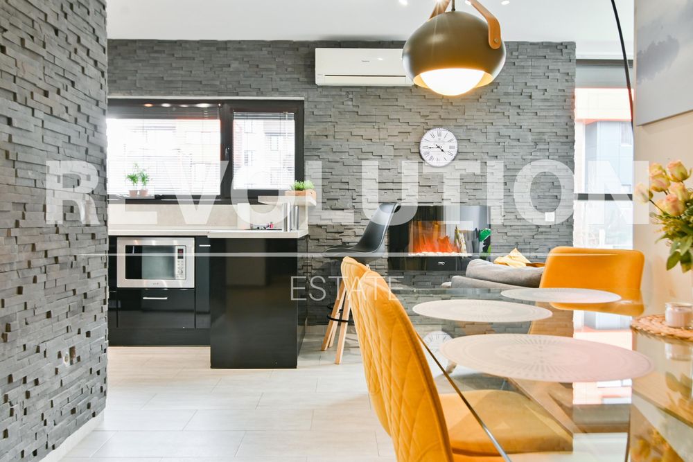 Дава се под наем Тристаен апартамент в София, Витоша - 108 кв.м за 830 € - Снимка #1