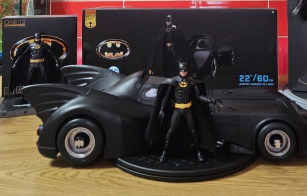 Negociabil vand set de 3 batmani si masina
Se vinde la set  figurinele. Batman neca game video 89,  Batman mcfarlane 89, Batman mezco one 12 89, si Ba