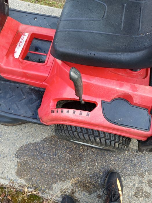 Tractoras tuns iarba