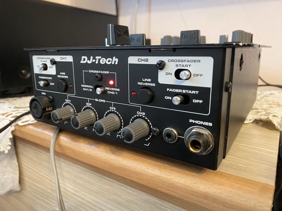 Mixer audio DJ-Tech X10 cu placa sunet USB