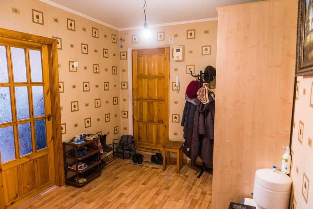 продам 2-х ком. квартиру в центре города