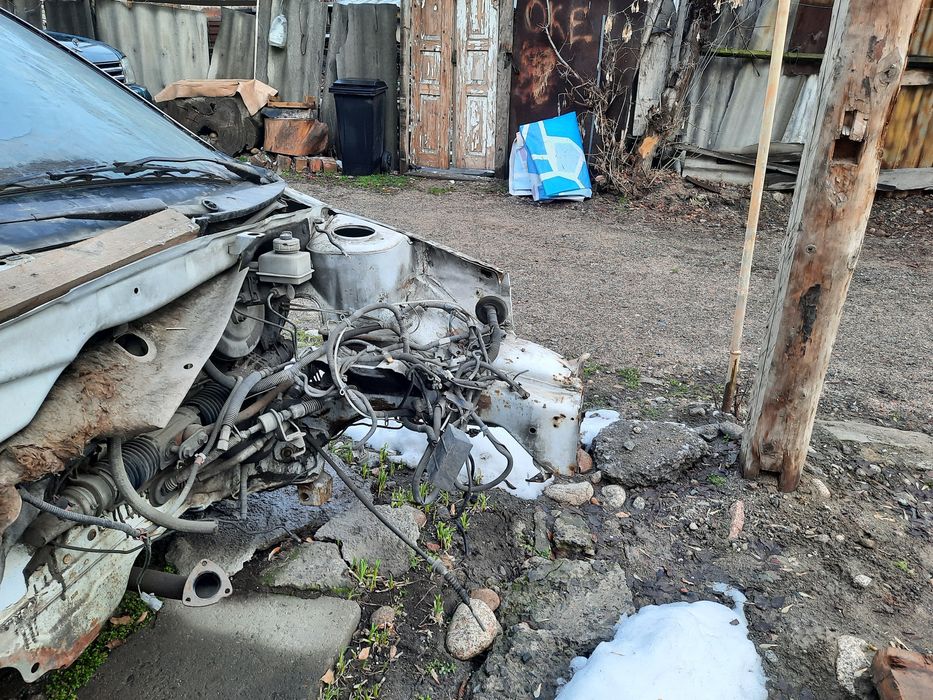 Продам   автомобиль Лада Гранта  2013г. В аварийном состоянии.