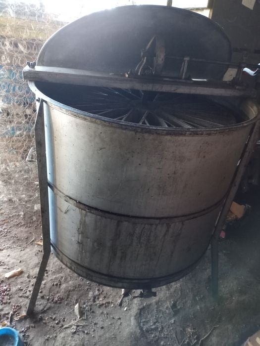 Центрофуга за мед 16 рамки ДБ