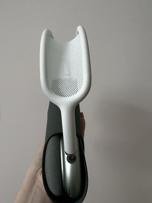 Продам наушники AirPods Max