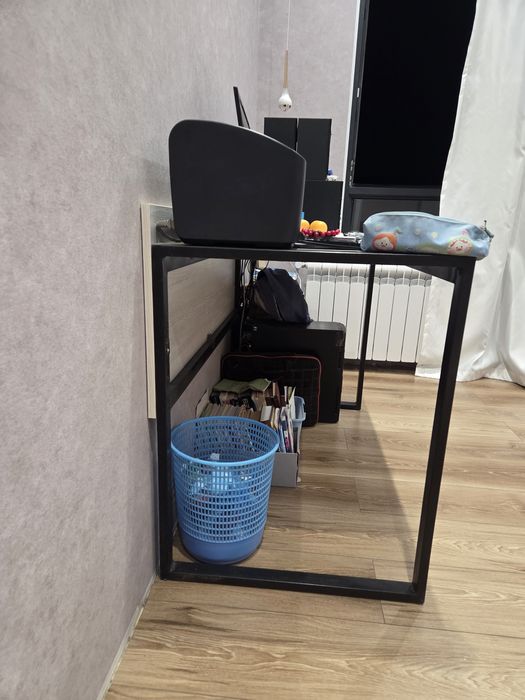 Продаётся письменный стол