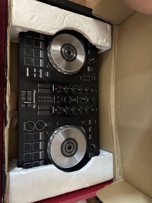 DDJ-SB3 DJ Controller.