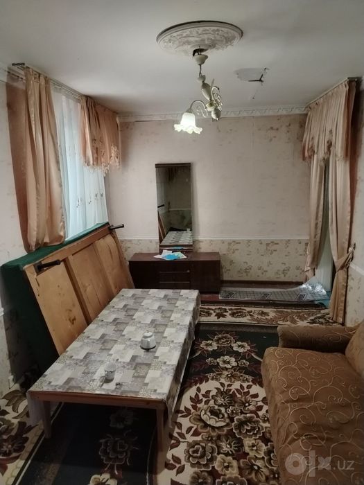 ПРОДАЕТСЯ Чирчик ш. 4 м/н кирпичный кубик дом 1/1/4 +2×6 балкон 46 м²