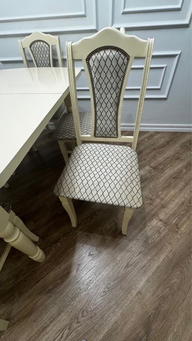 Стол со стульями