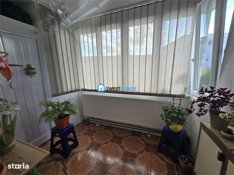Apartament cu patru camere zona 1 decembrie