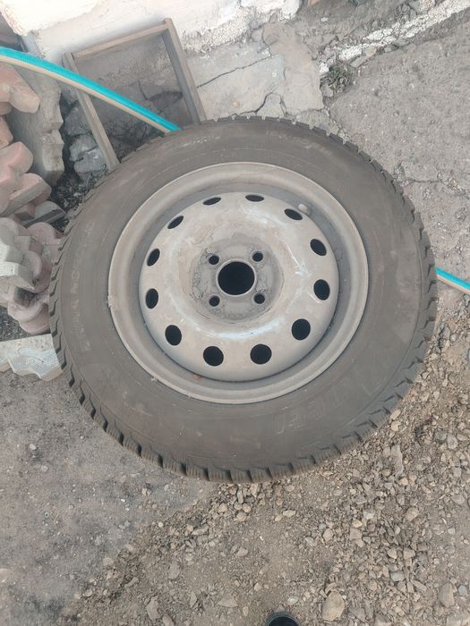 Продам зимние колеса на приору в сборе с дисками