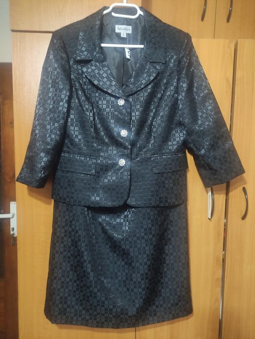 Costum negru damă