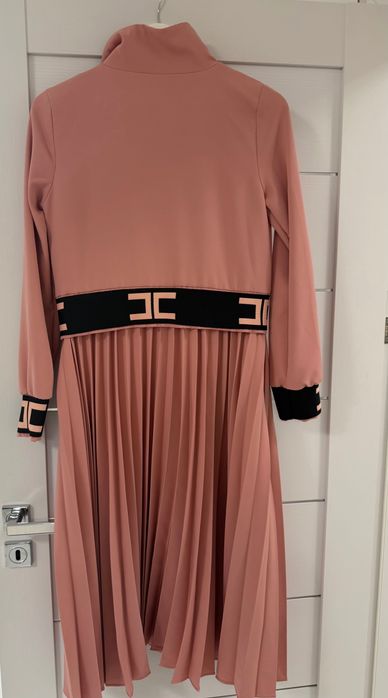 Стилна рокля пепел от рози Elisabetta Franchi