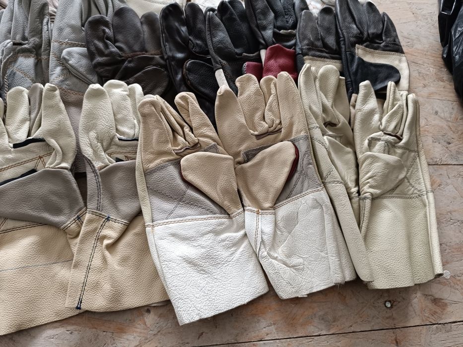 Vând mănuși sudor / lăcătuș piele naturala noi