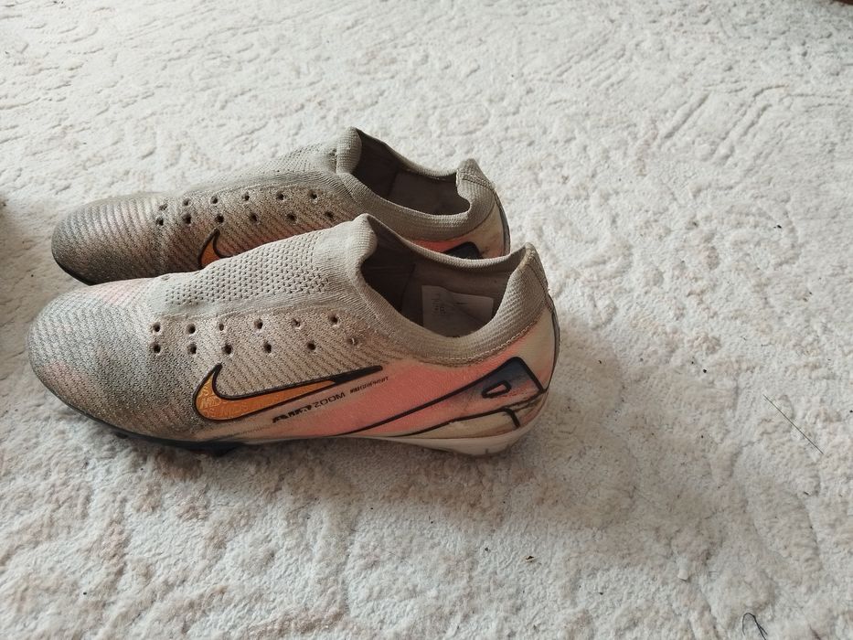 Продам сороконожки и бутсы