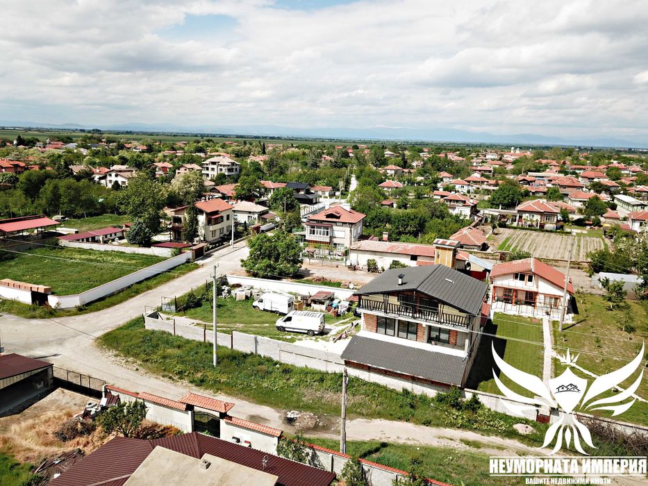 Продавам нова къща с широк двор 820кв.м. в село Костиево, общ.Марица