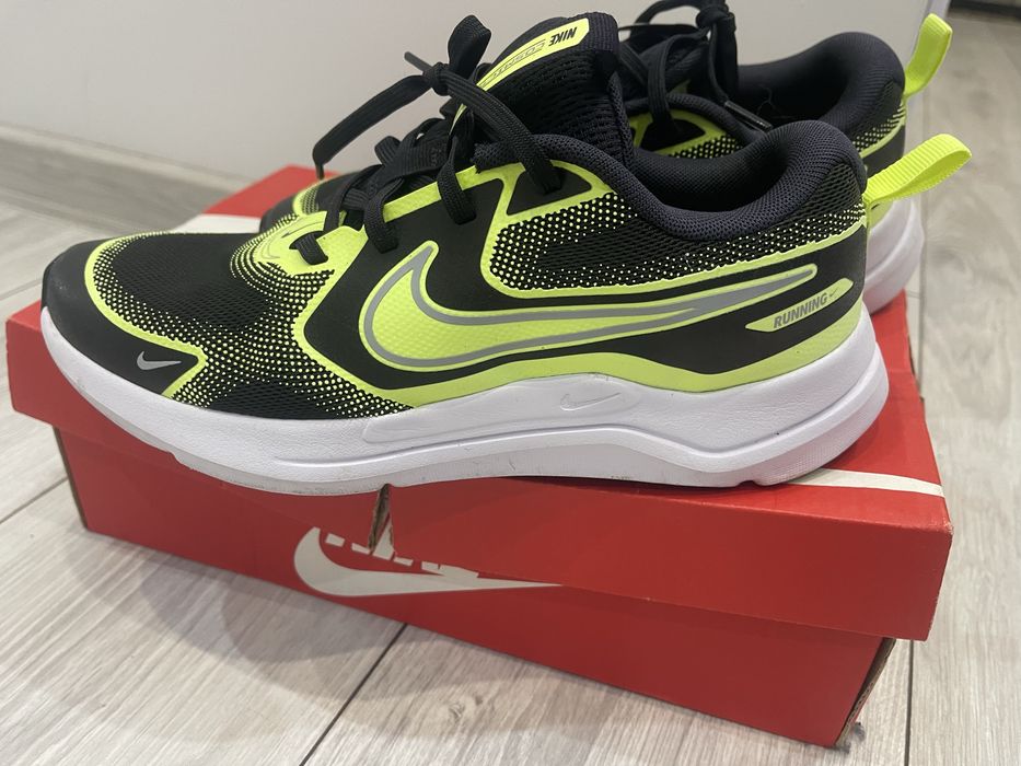 Маратонки Nike 40н