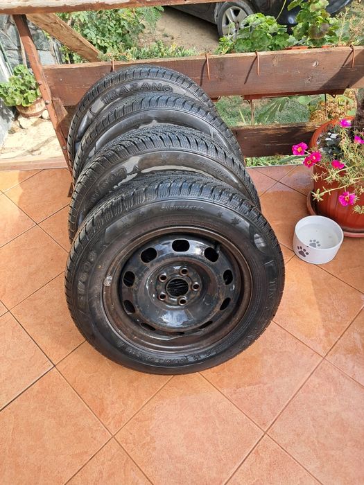 Зимни гуми за Голф 4  185/65 R14 с метални джанти 5×100