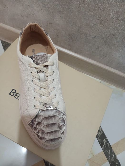 Кроссовки бежевые