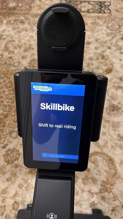 Велотренажер Technogym skillbike